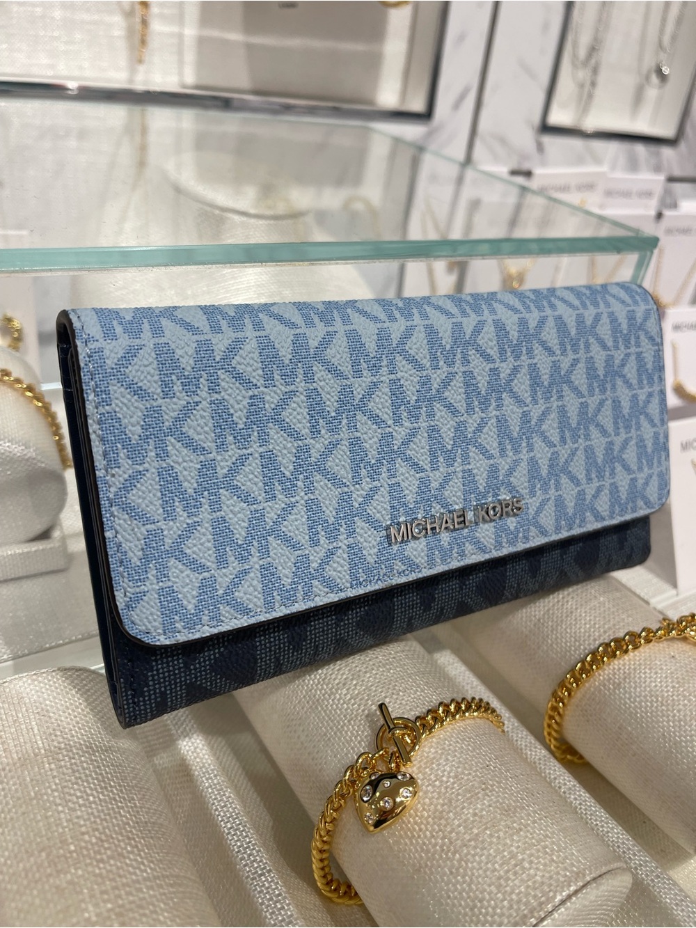 Michael Kors Jet Set Trvl Signature Logo Tri-Fold Wallet Trifold 
Pale Ocean
NWT - Picture 2 of 16
